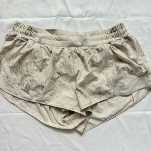 Lululemon Hotty Hot Low Rise Shorts 2.5” Size 12